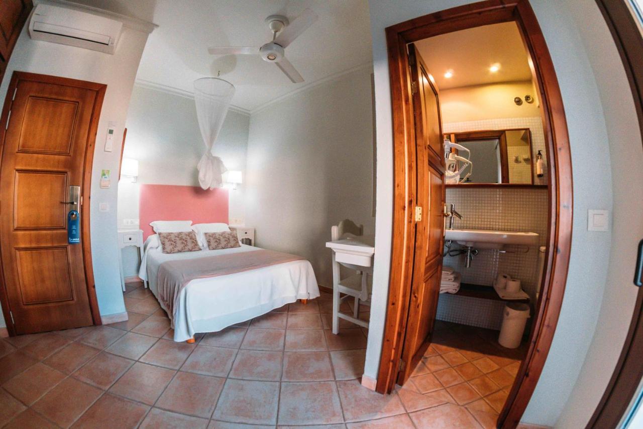 Hostal La Savina Ла-Савіна Екстер'єр фото